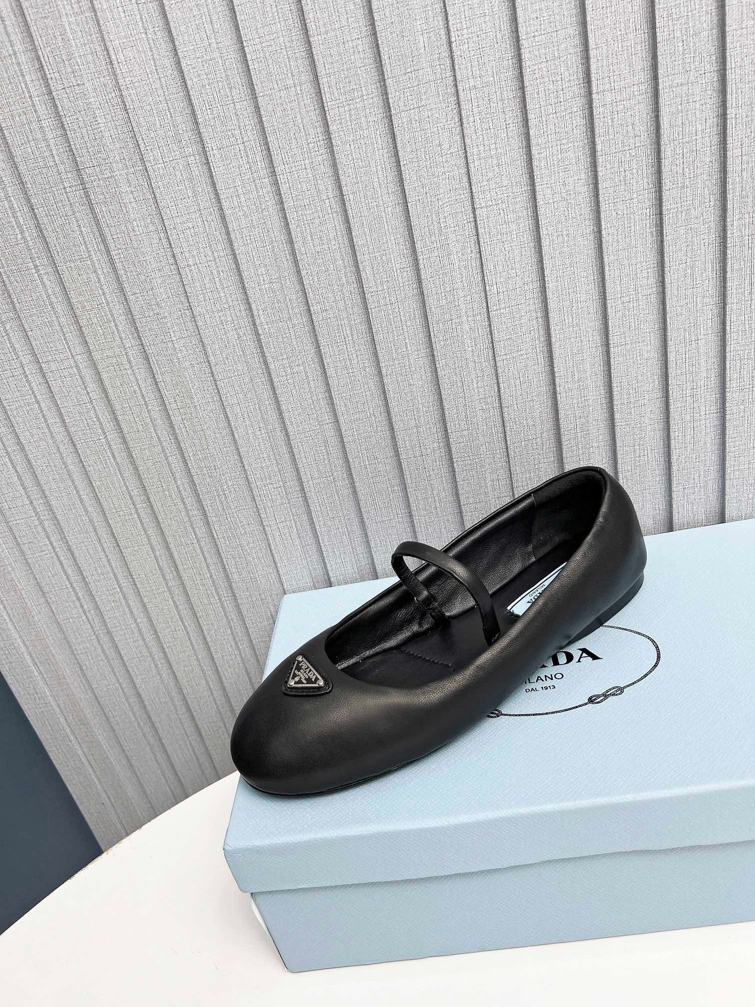 Pra*a Soft Padded Nappa Leather Ballerinas Black 1F122N 2Dl8 F0002 F 005