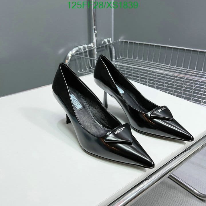 Pra*a Cleavage Nero Leather Pumps Black