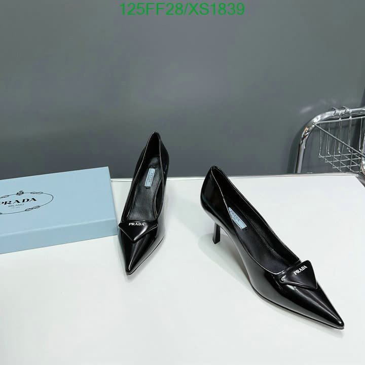 Pra*a Cleavage Nero Leather Pumps Black