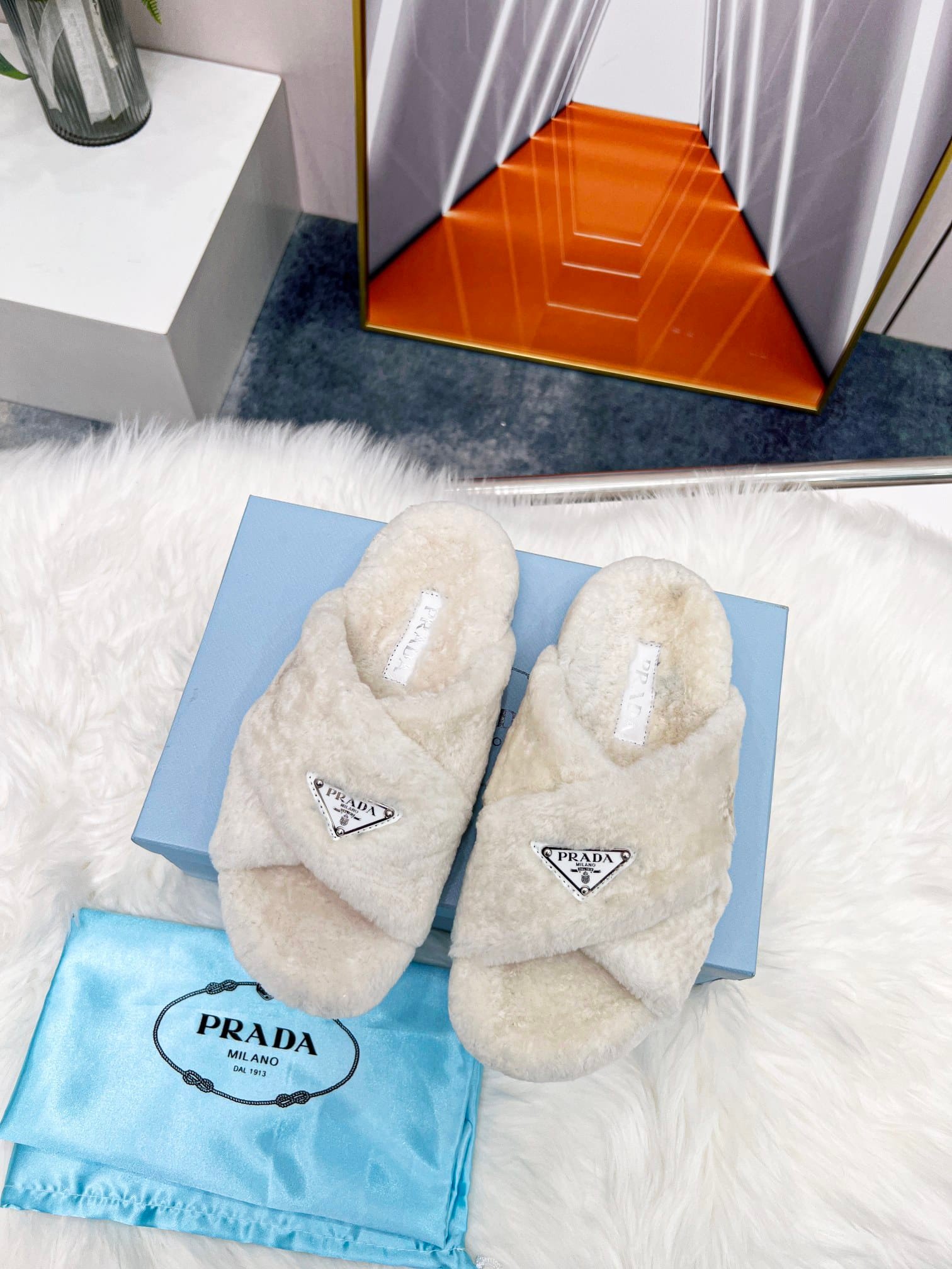 Pra*a Petal White Terrycloth Sippers