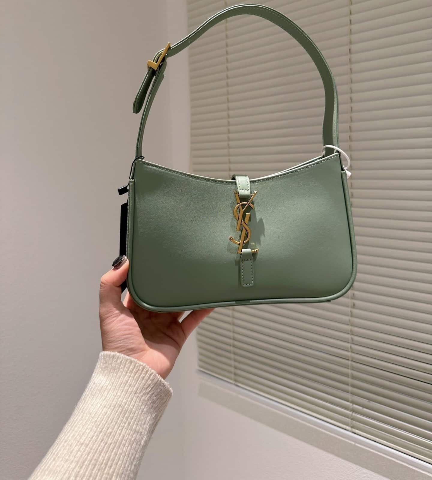 Sa1nt Lau*nt Le 5 À 7 Hobo Bag In Smooth Leather Green 25Cm