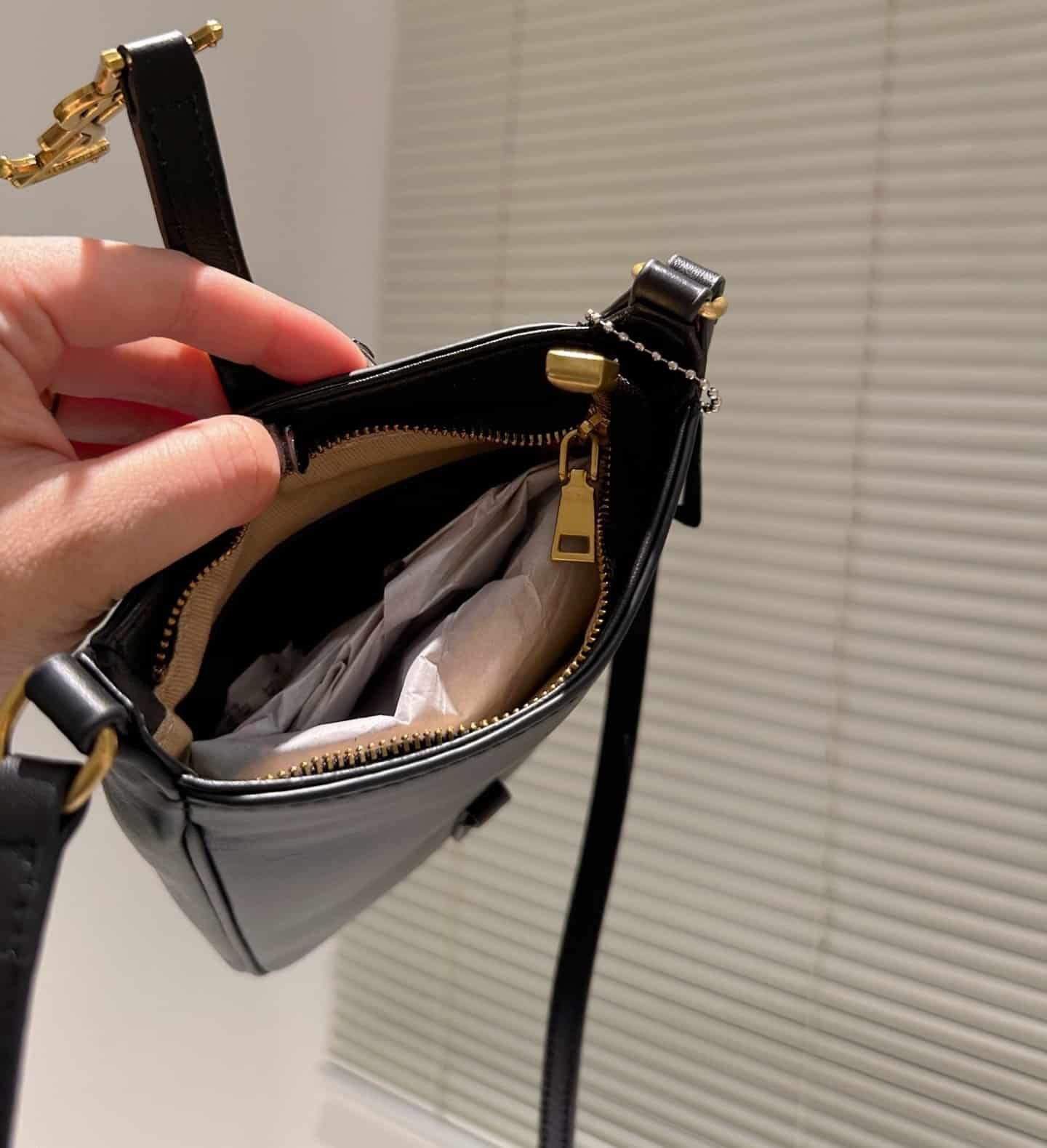 Sa1nt Lau*nt Le 5 A 7 Mini Vertical Bag Black 18Cm