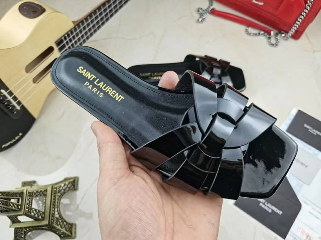 Sa1nt Lau*nt Tribute Mules In Patent Leather Black 571952B8I001000