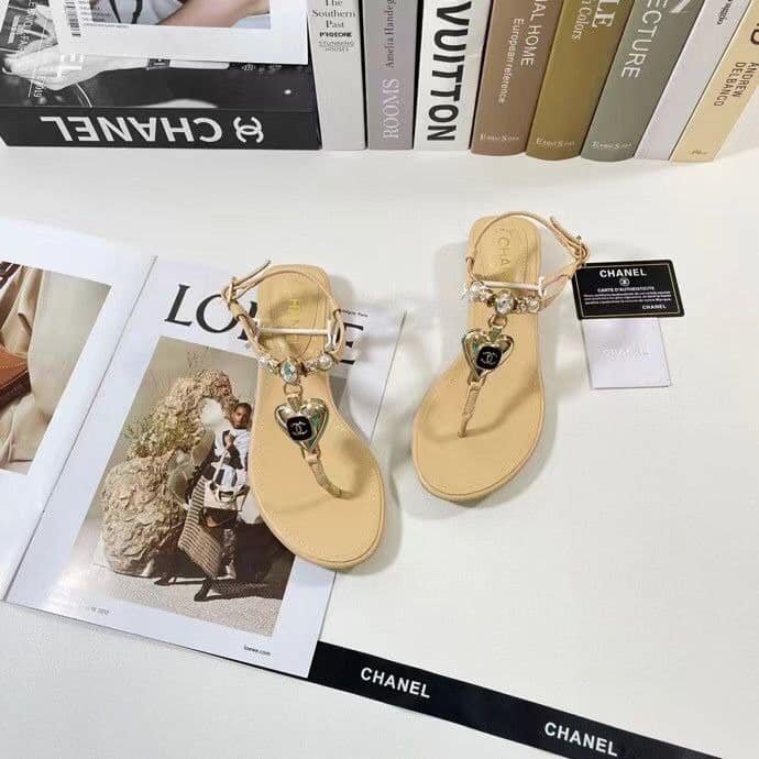 Ch**el Shiny Pearl Crystal Cc Heart Thong Sandals Yellow G39674 X01000 0S083