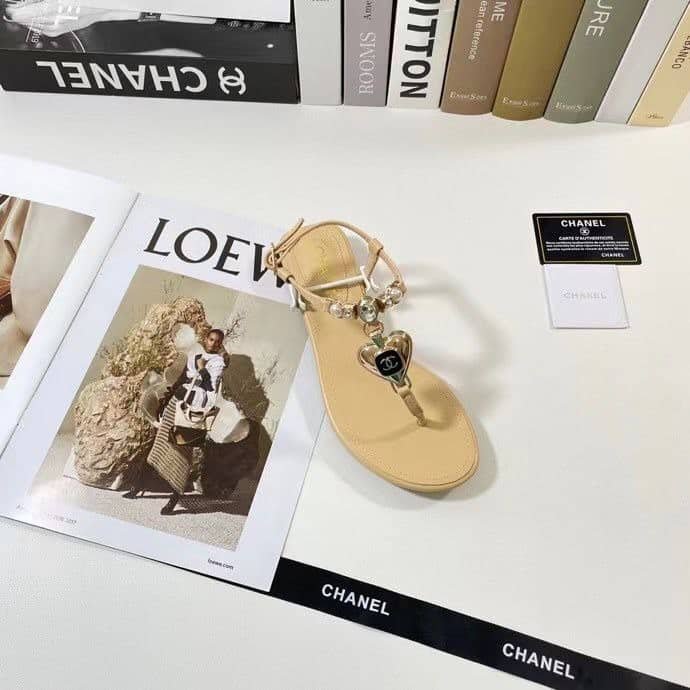 Ch**el Shiny Pearl Crystal Cc Heart Thong Sandals Yellow G39674 X01000 0S083