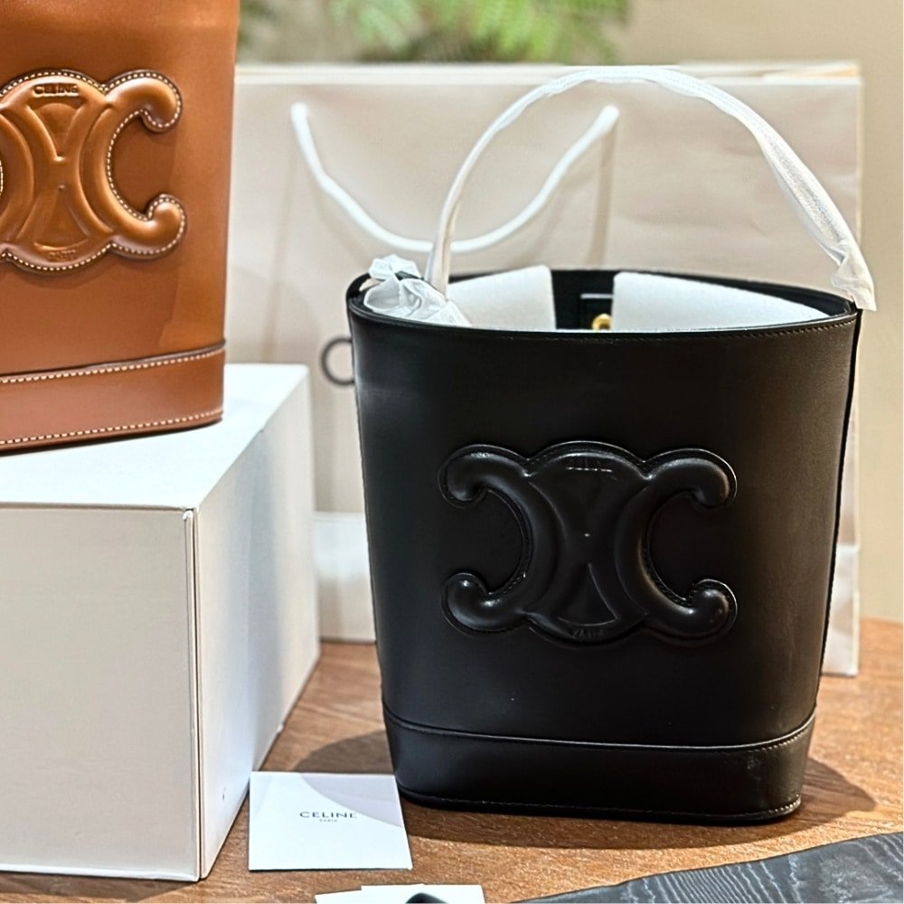 Ce1i*e Small Bucket Cuir Triomphe In Black 17Cm 113783Eny 38No