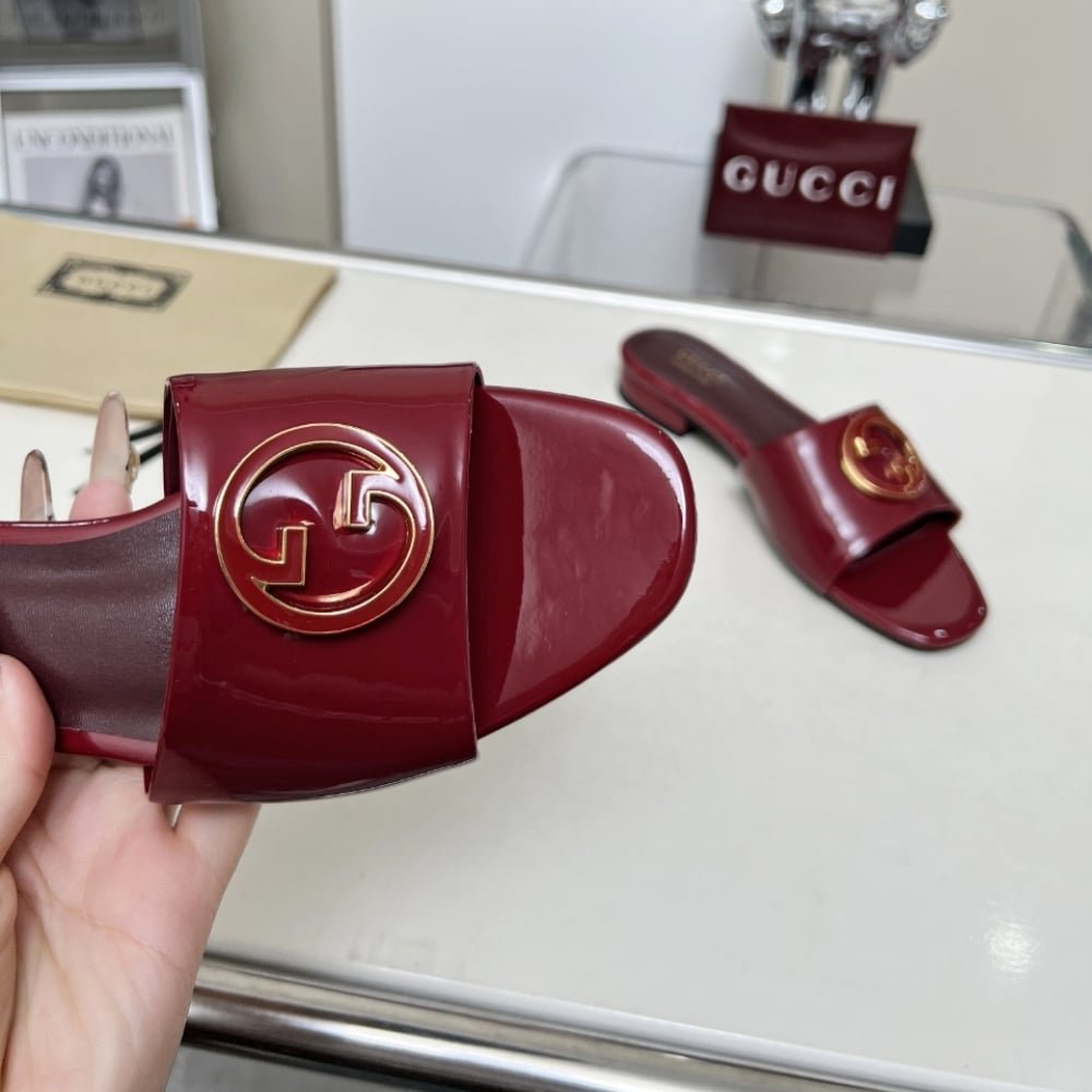 Gvc*1 Women Round Interlocking G Sandal In Burgundy 820860 Bnc00 6207