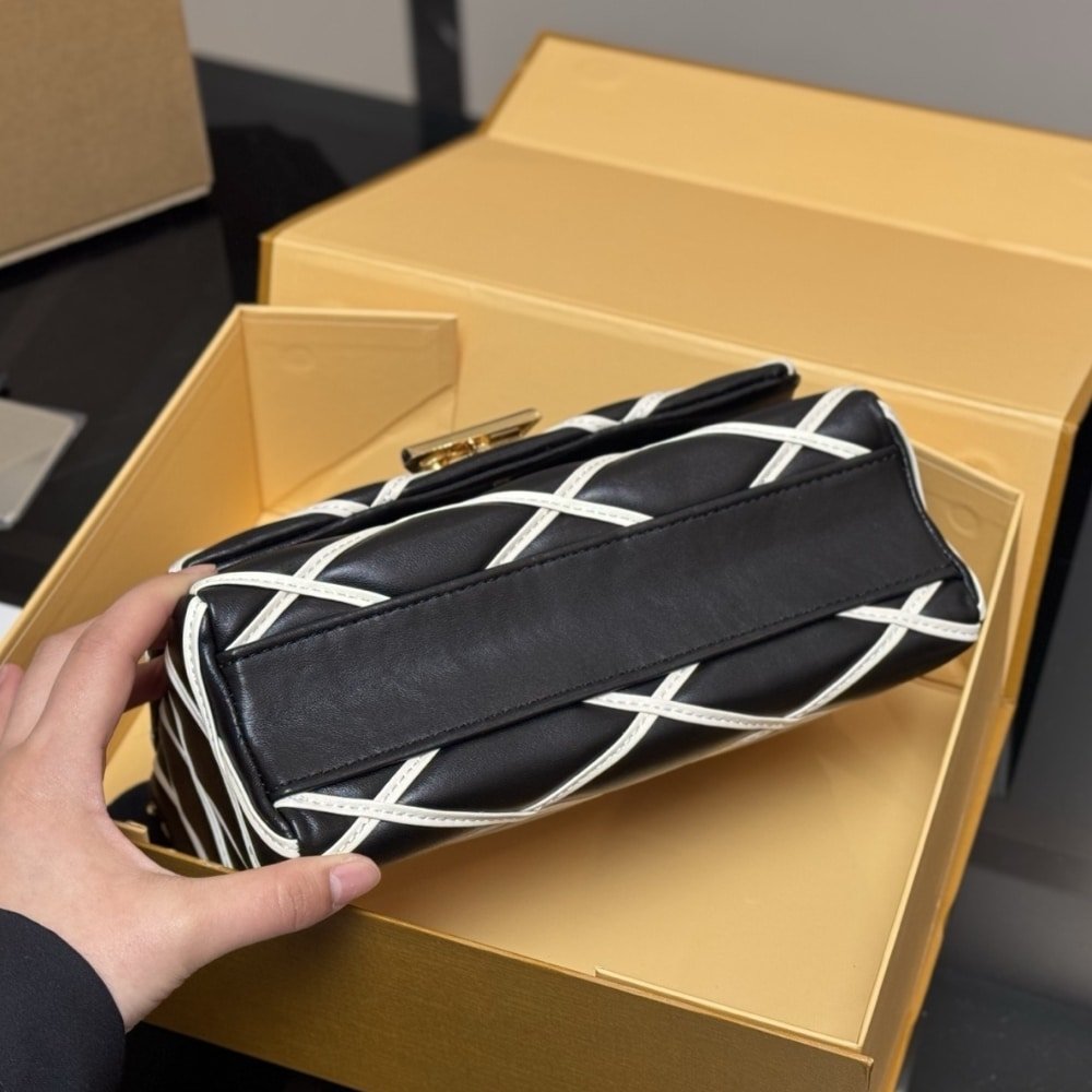 L0vis Vvtt0n Go 14 PM Black And White 23Cm M14849