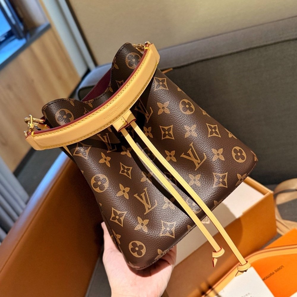 L0vis Vvtt0n Néonoé BB Bag Monogram Brown 20Cm M46581