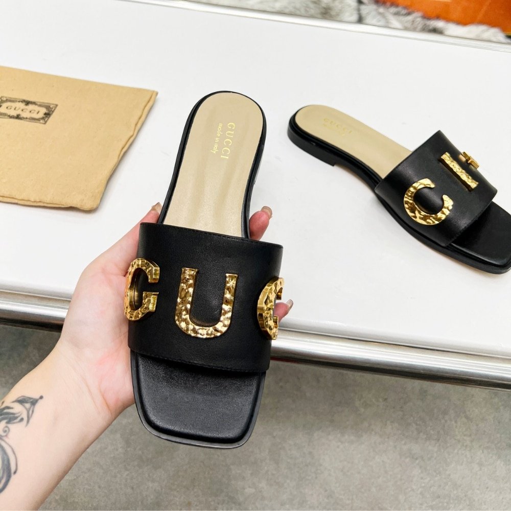 Gvc*1 Women’s Logo Embellished Slide Sandals Black