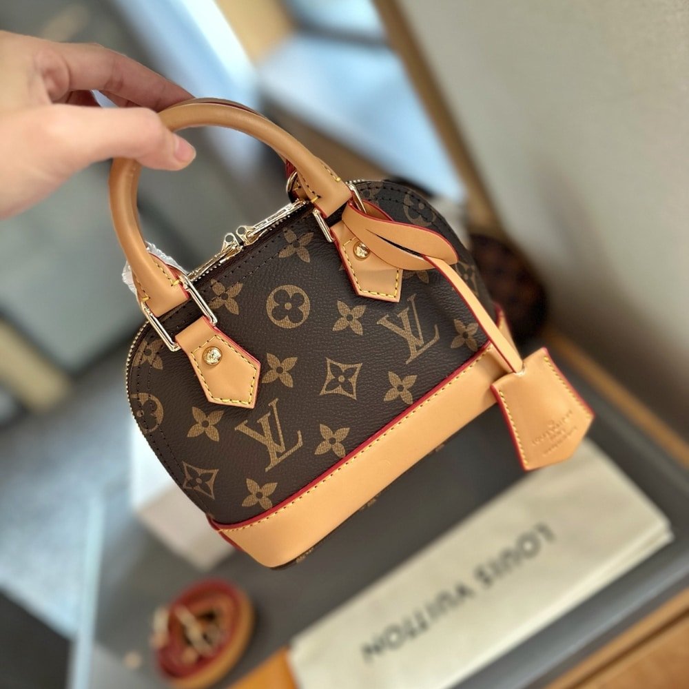 L0vis Vvtt0n Alma Nano Bag Monogram Brown 18Cm M82717