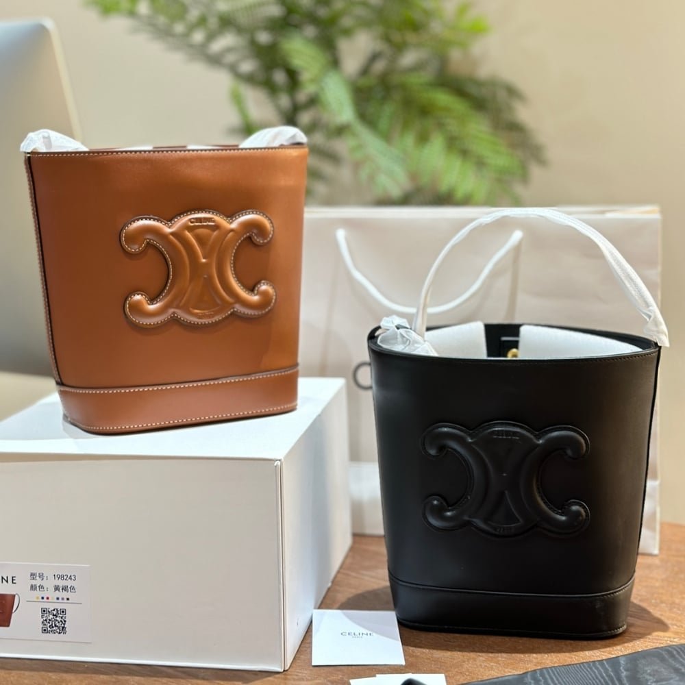 Ce1i*e Small Bucket Cuir Triomphe In Smooth Tan 17Cm 113783Du3 04Lu
