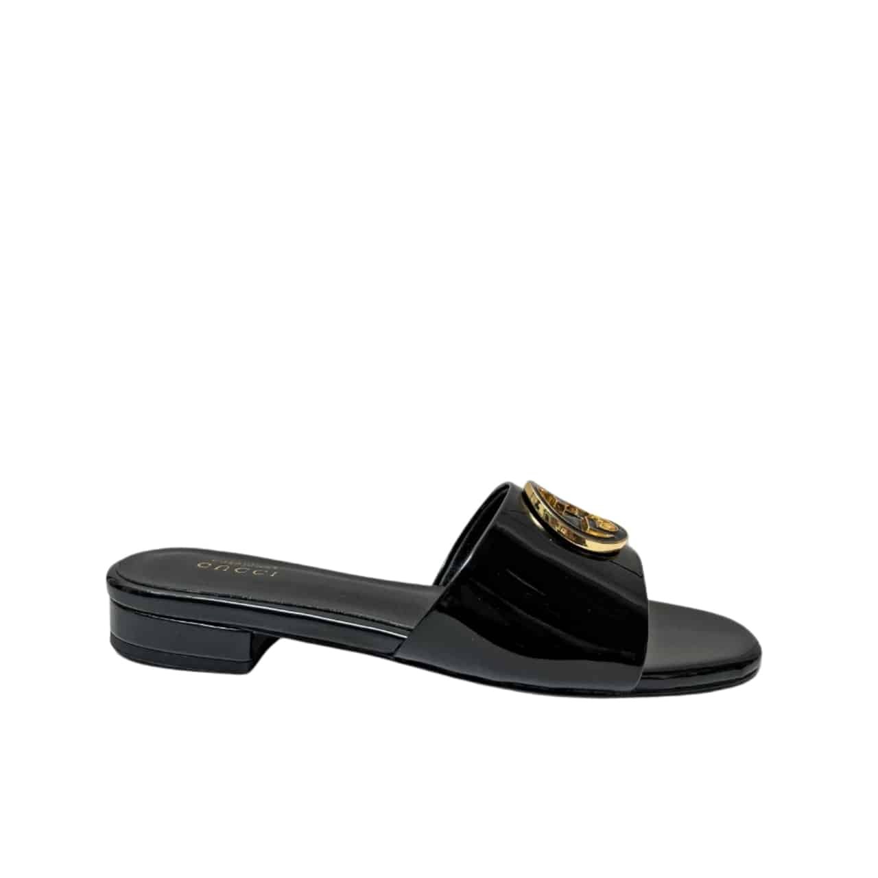Gvc*1 Women Round Interlocking G Sandal In Black