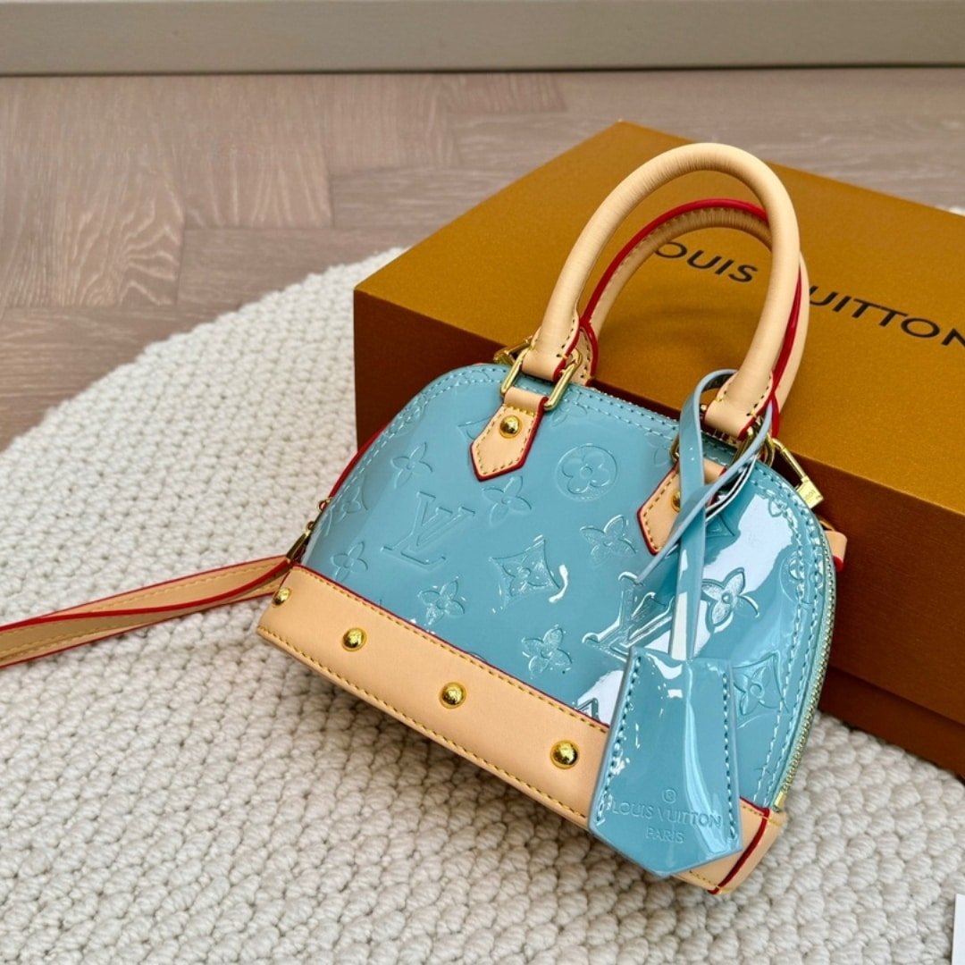 L0vis Vvtt0n Alma Nano Monogram Vernis Embossed Sky 18Cm M24062