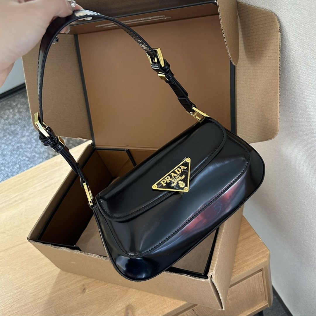 Pra*a Patent Leather Shoulder Bag In Cherry Black 25Cm 1Bd355 069 F03Kj V Hto