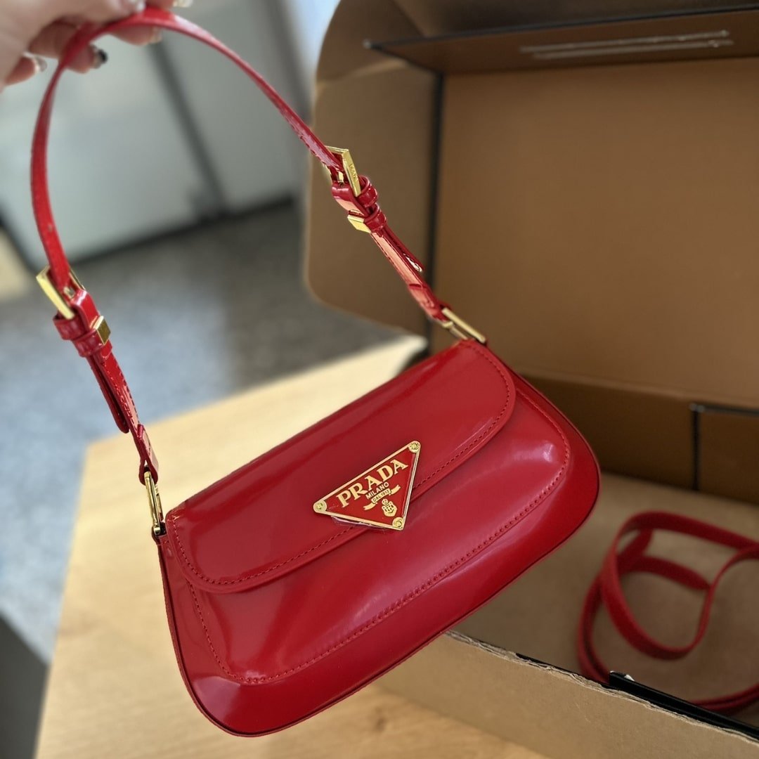 Pra*a Patent Leather Shoulder Bag In Cherry Red 25Cm 1Bd355 069 F0E06 V Hto