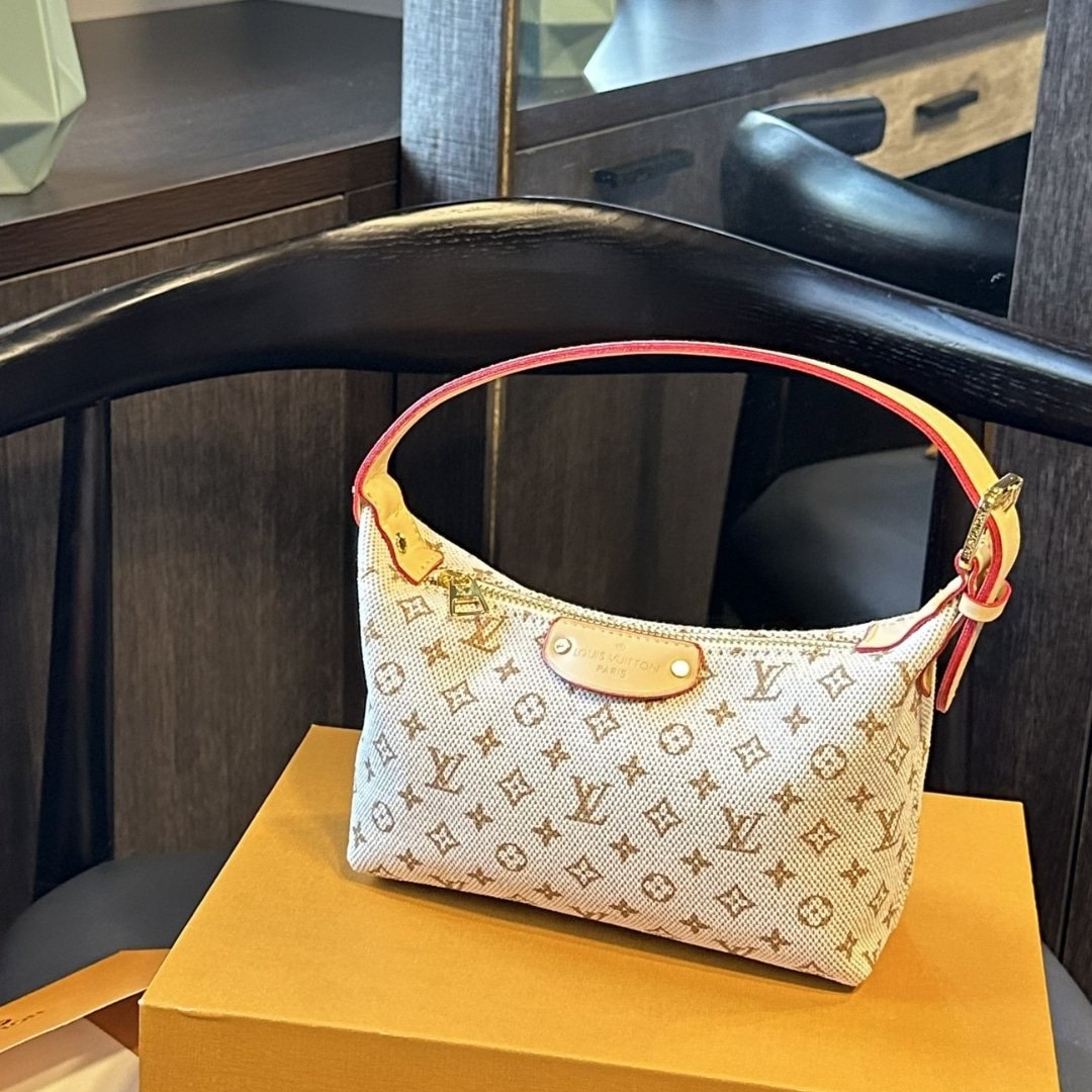 L0vis Vvtt0n Hills Pochette Bag Monogram In Mastic Brown 19Cm M12433