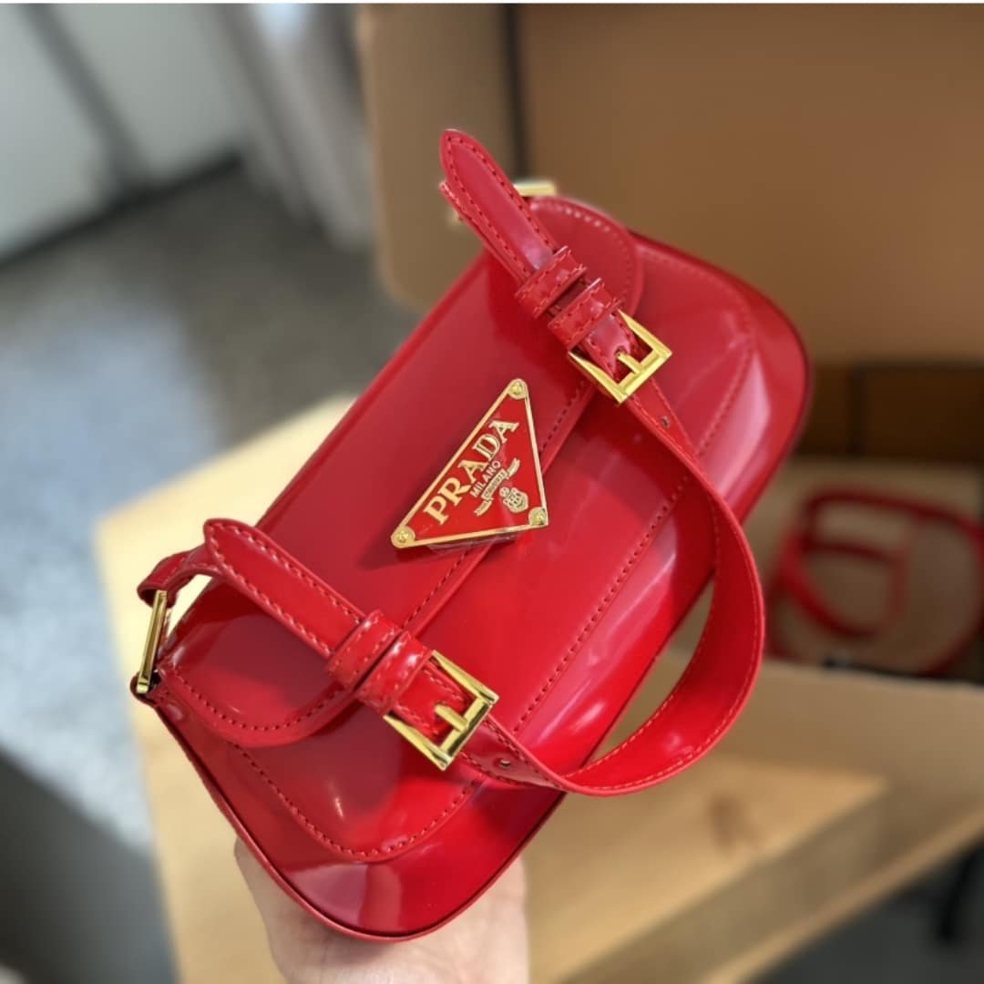 Pra*a Patent Leather Shoulder Bag In Cherry Red 25Cm 1Bd355 069 F0E06 V Hto