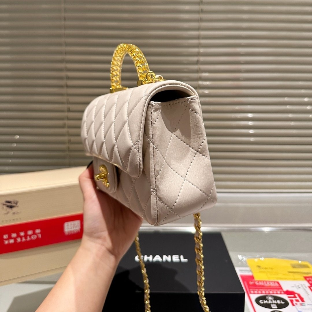 Ch**el Wallet On Chain And Resin With Gold Tone Metal White 20Cm Ap3767 B16284 10601