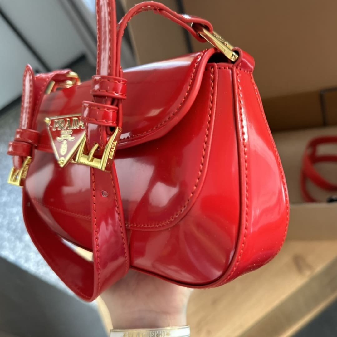 Pra*a Patent Leather Shoulder Bag In Cherry Red 25Cm 1Bd355 069 F0E06 V Hto