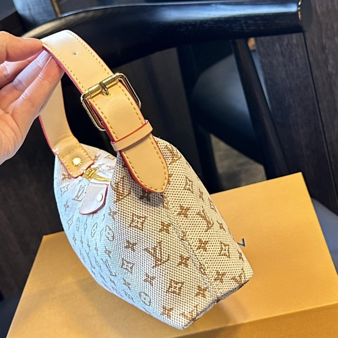 L0vis Vvtt0n Hills Pochette Bag Monogram In Mastic Brown 19Cm M12433