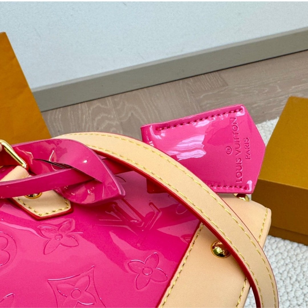 L0vis Vvtt0n Alma Nano Monogram Vernis Embossed Neon Pink 18Cm M90611