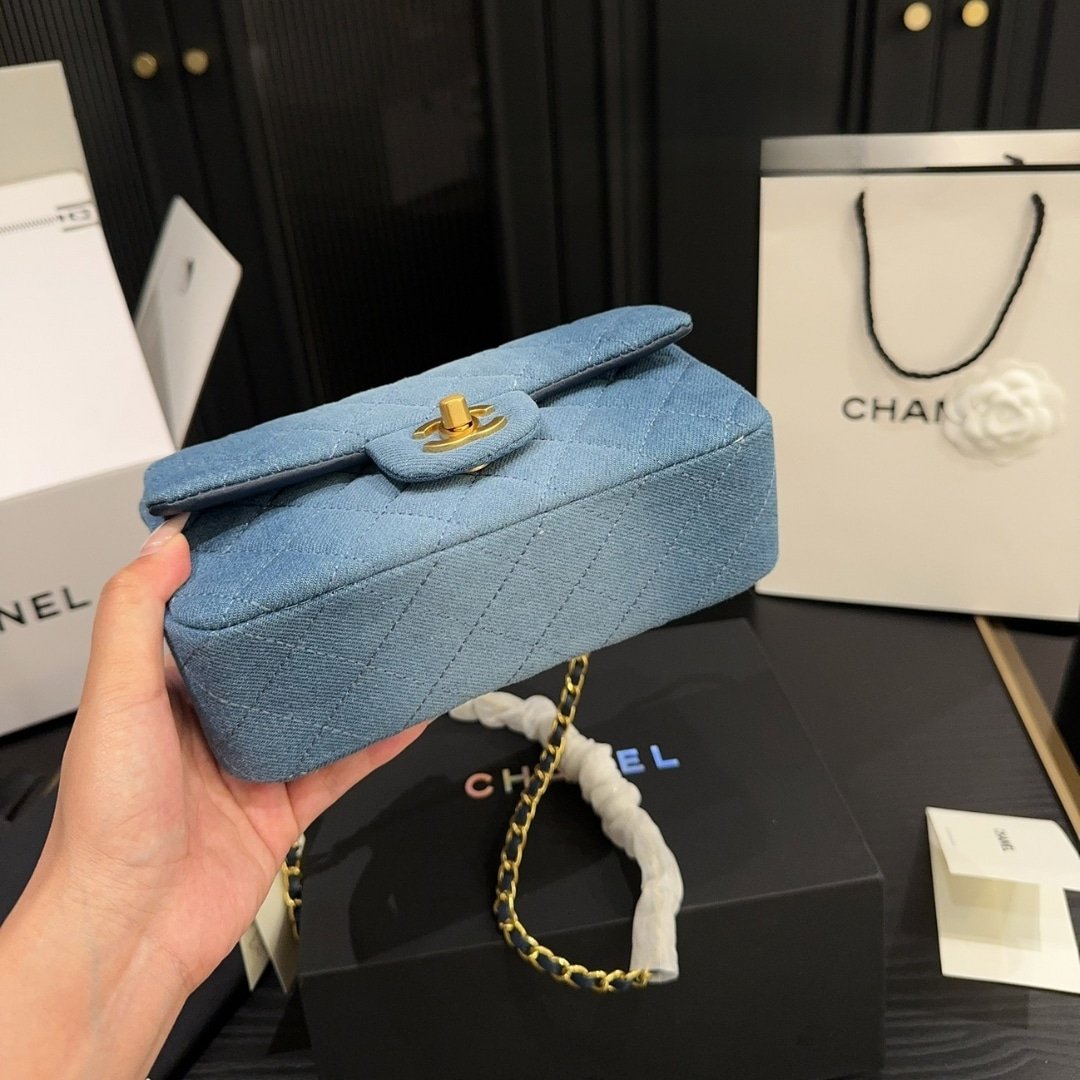 Ch**el Classic Handbag Washed Denim And Gold Tone Metal Blue 19Cm A01112 B16747 Nx158