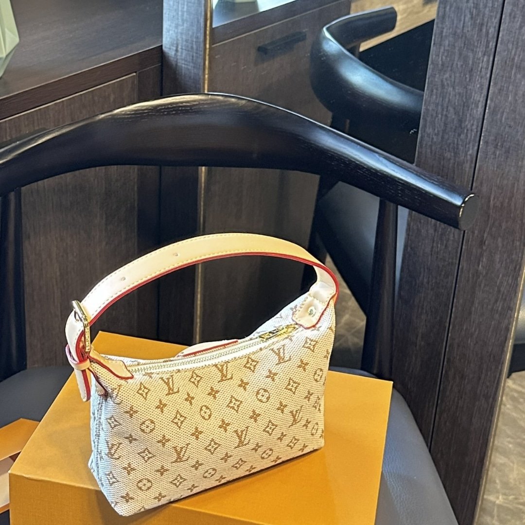 L0vis Vvtt0n Hills Pochette Bag Monogram In Mastic Brown 19Cm M12433