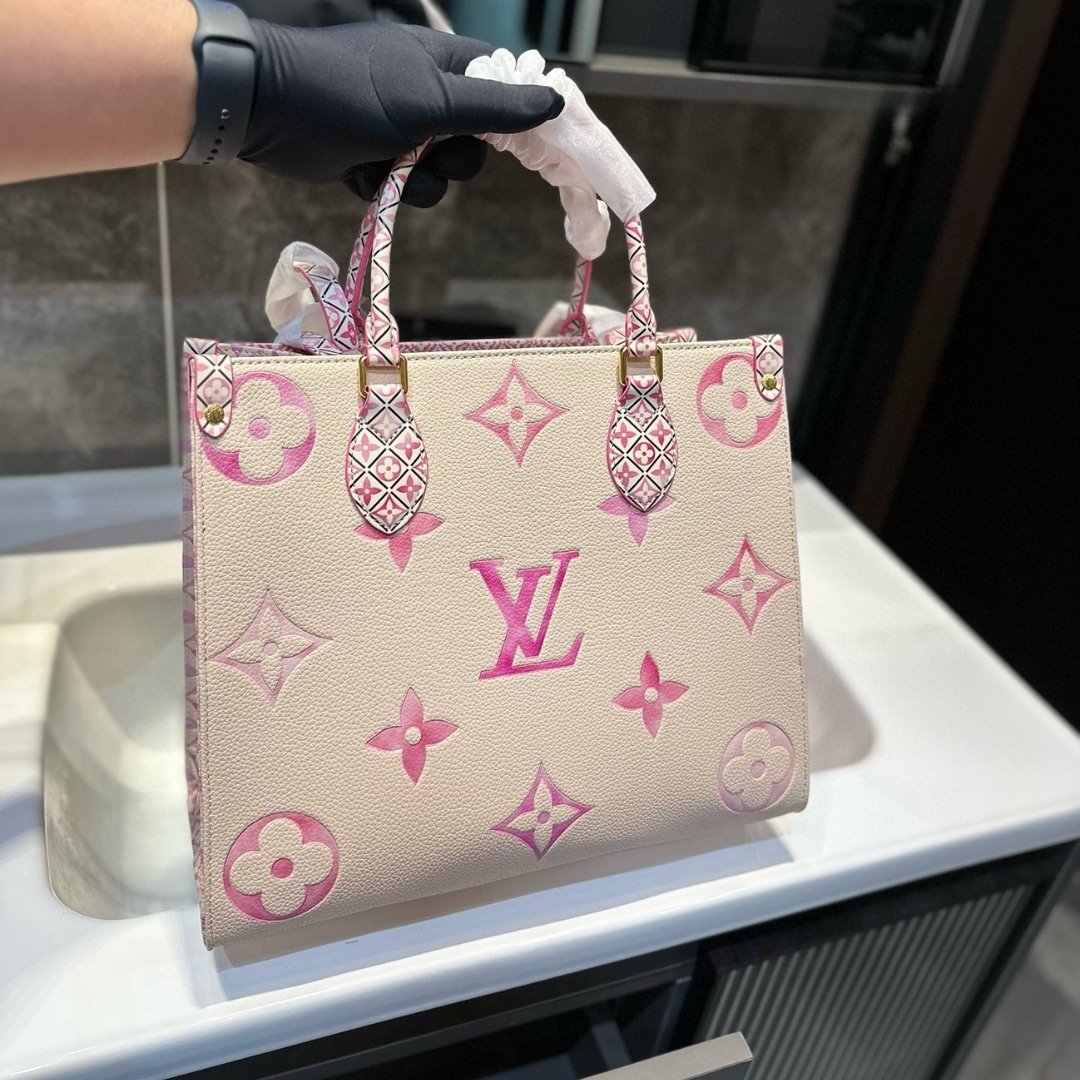 L0vis Vvtt0n By The Pool On The Go PM Tote Bag Pink 34Cm M22976