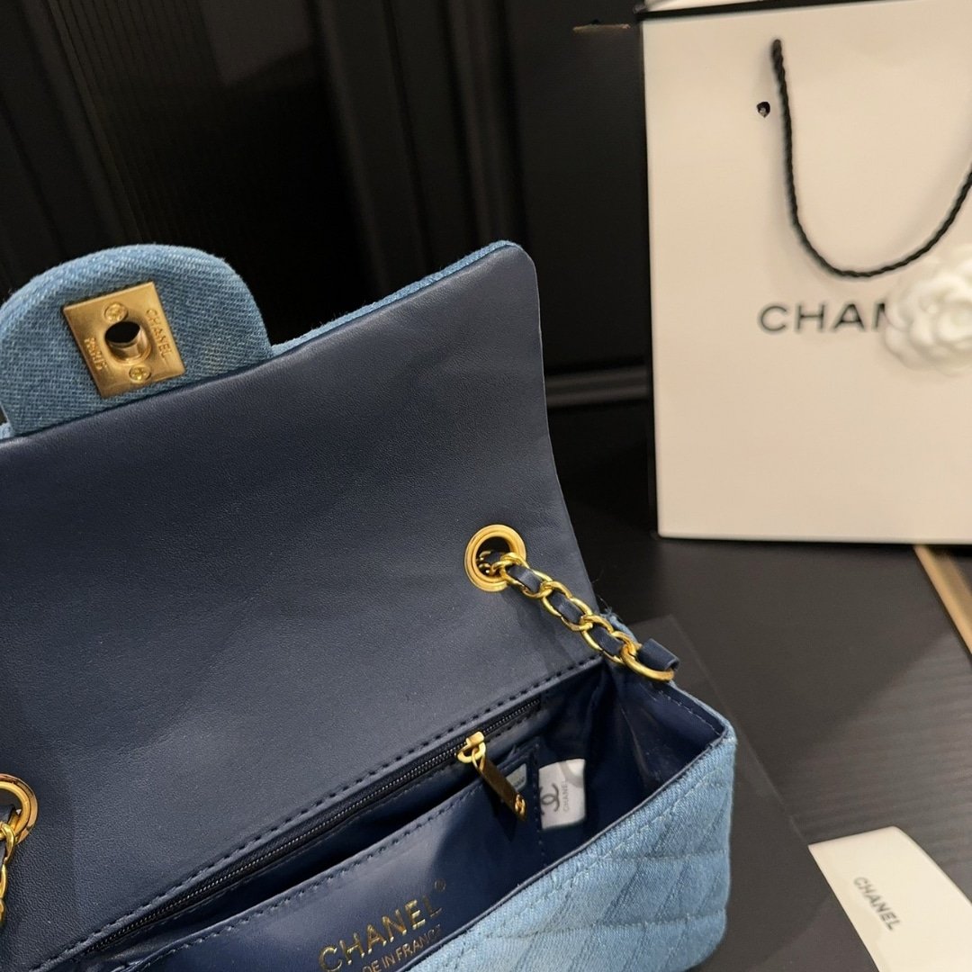 Ch**el Classic Handbag Washed Denim And Gold Tone Metal Blue 19Cm A01112 B16747 Nx158