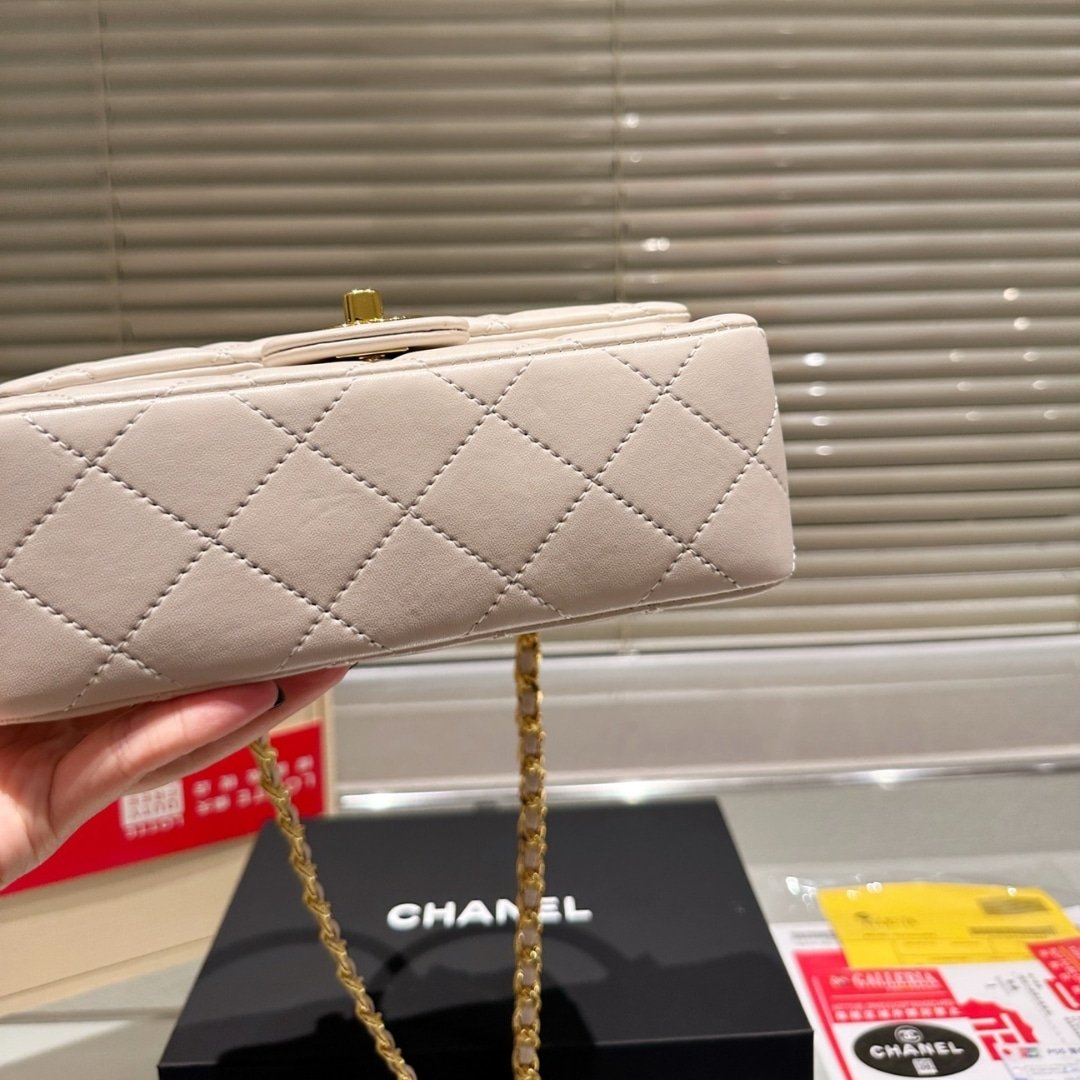 Ch**el Wallet On Chain And Resin With Gold Tone Metal White 20Cm Ap3767 B16284 10601