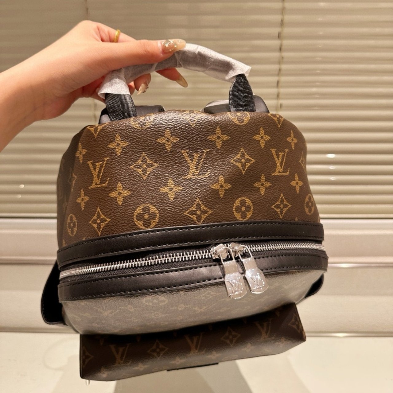 L0vis Vvtt0n Discovery PM Backpack Macassar Monogram Brown 40Cm M46684