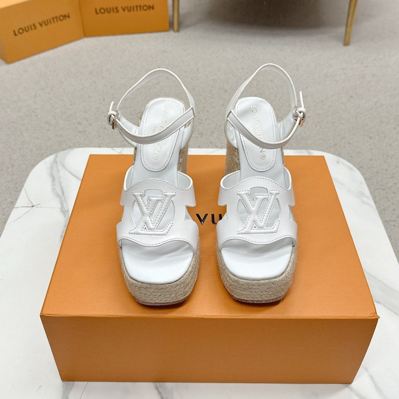 L0vis Vvtt0n Lv Isola Wedge Sandal White 1Aci8O