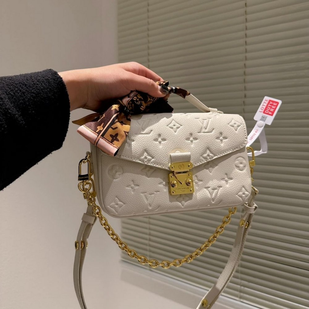 L0vis Vvtt0n Pochette Métis East West Creme Beige 21Cm M22942