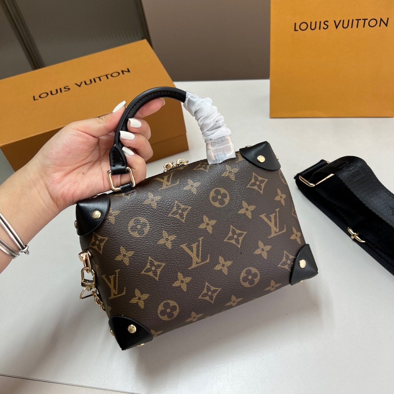 L0vis Vvtt0n Petite Malle Souple Monogram Bag Brown 20Cm M45571