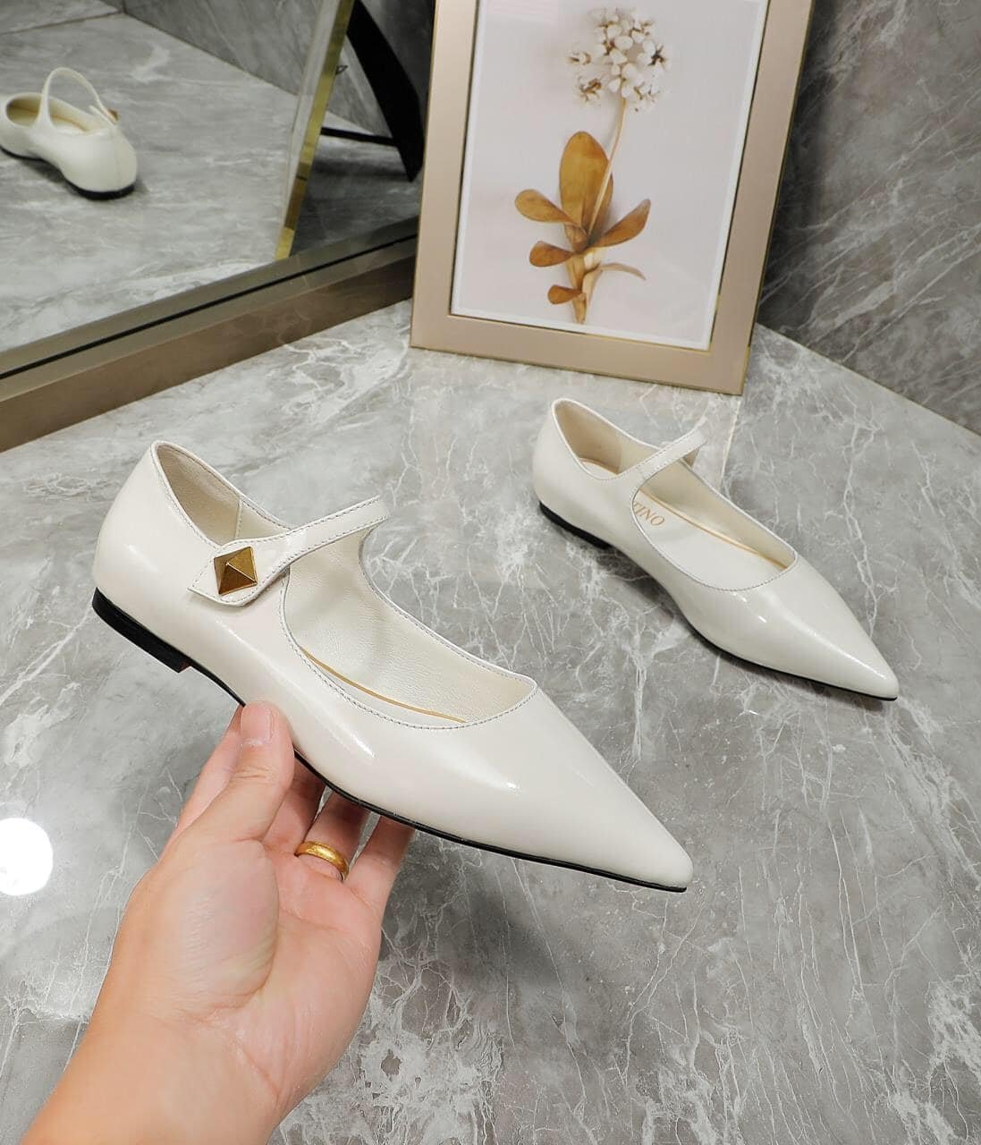 Va1e*ntin0 Garavani Tiptoe Patent Leather Ballet Flats Ivory 2W2S0Gc3Eru098