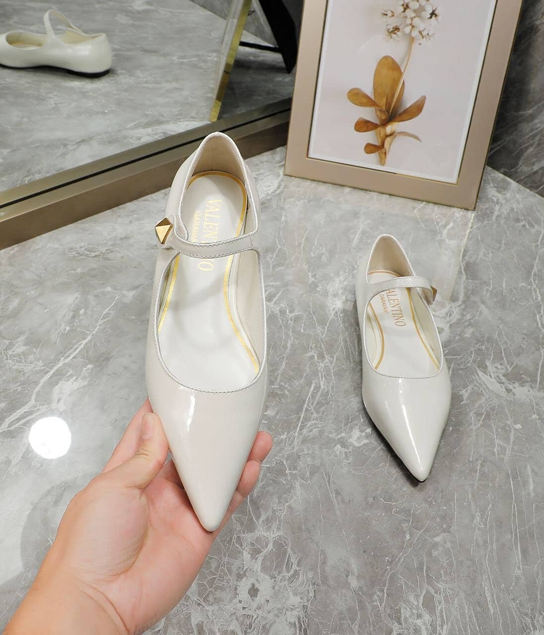 Va1e*ntin0 Garavani Tiptoe Patent Leather Ballet Flats Ivory 2W2S0Gc3Eru098