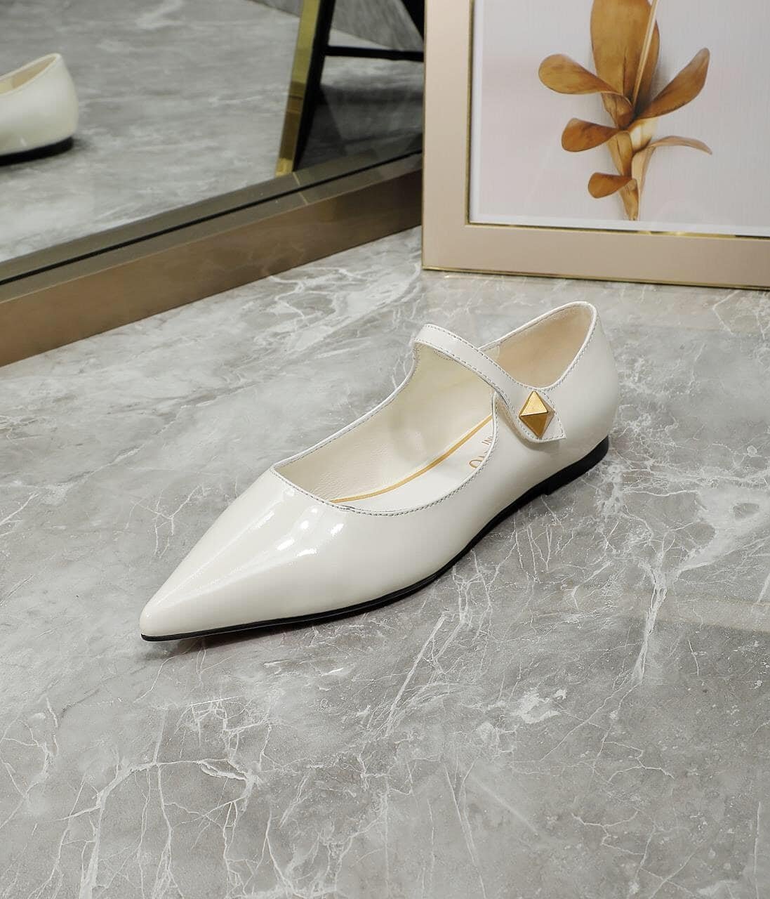 Va1e*ntin0 Garavani Tiptoe Patent Leather Ballet Flats Ivory 2W2S0Gc3Eru098