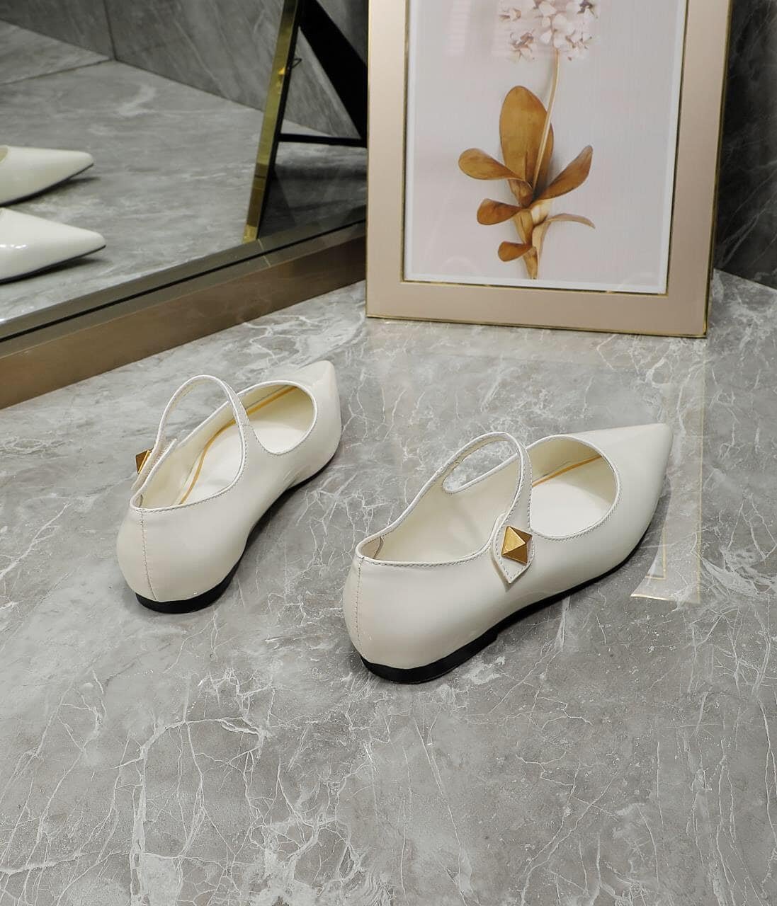 Va1e*ntin0 Garavani Tiptoe Patent Leather Ballet Flats Ivory 2W2S0Gc3Eru098