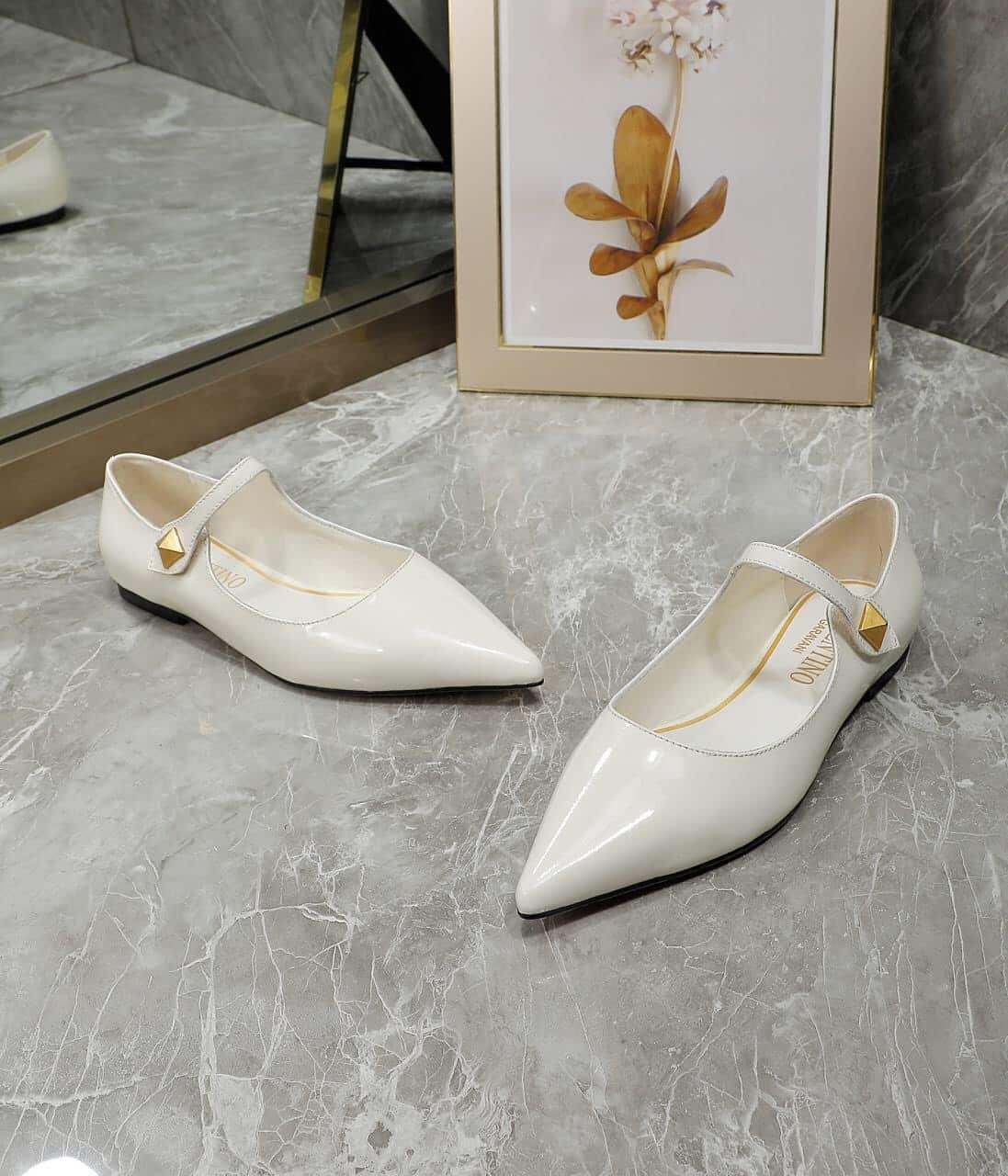 Va1e*ntin0 Garavani Tiptoe Patent Leather Ballet Flats Ivory 2W2S0Gc3Eru098