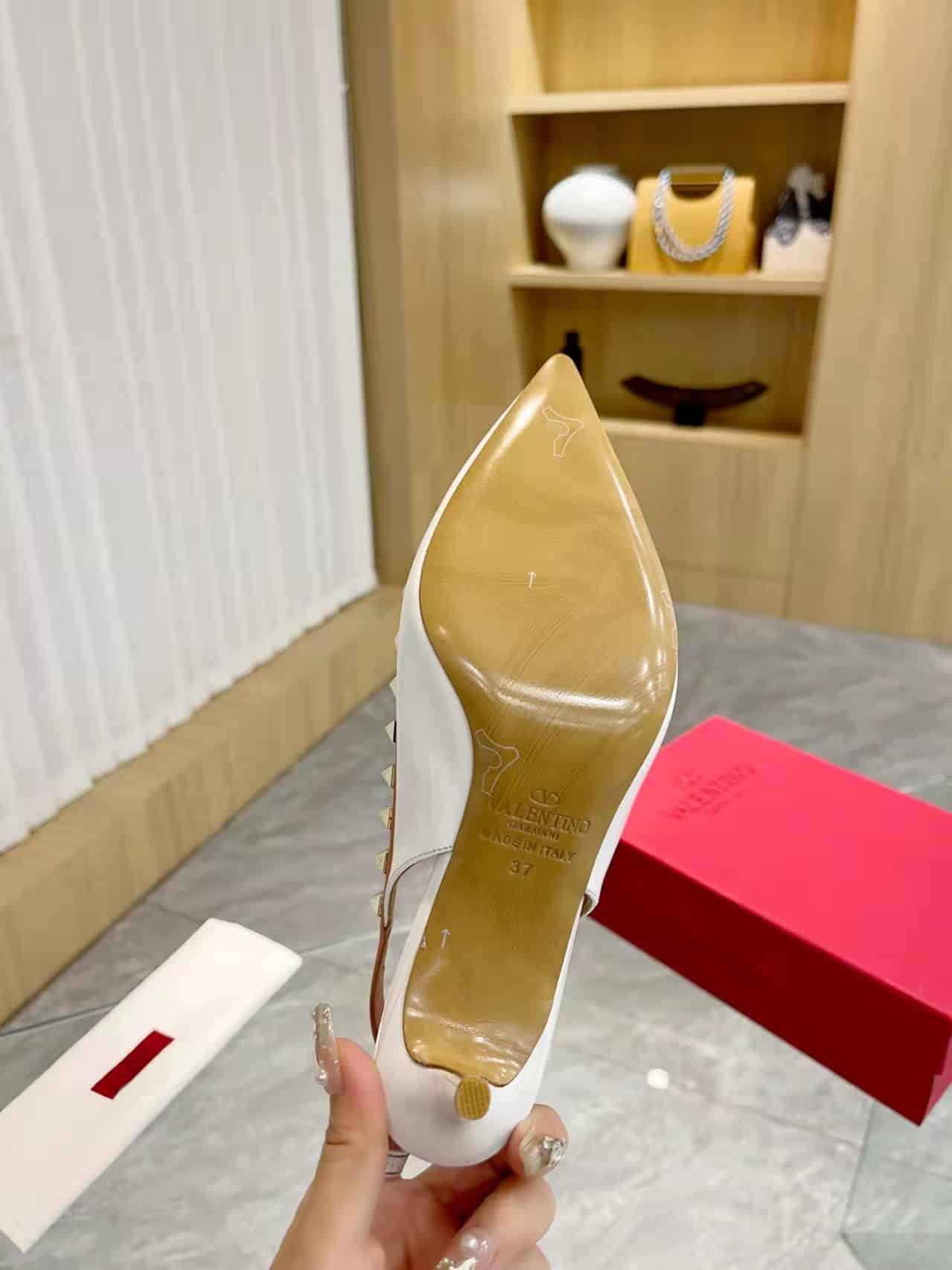 Va1e*ntin0 Rockstud Bow Slingback Pump In Patent Leather With Matching Studs White
