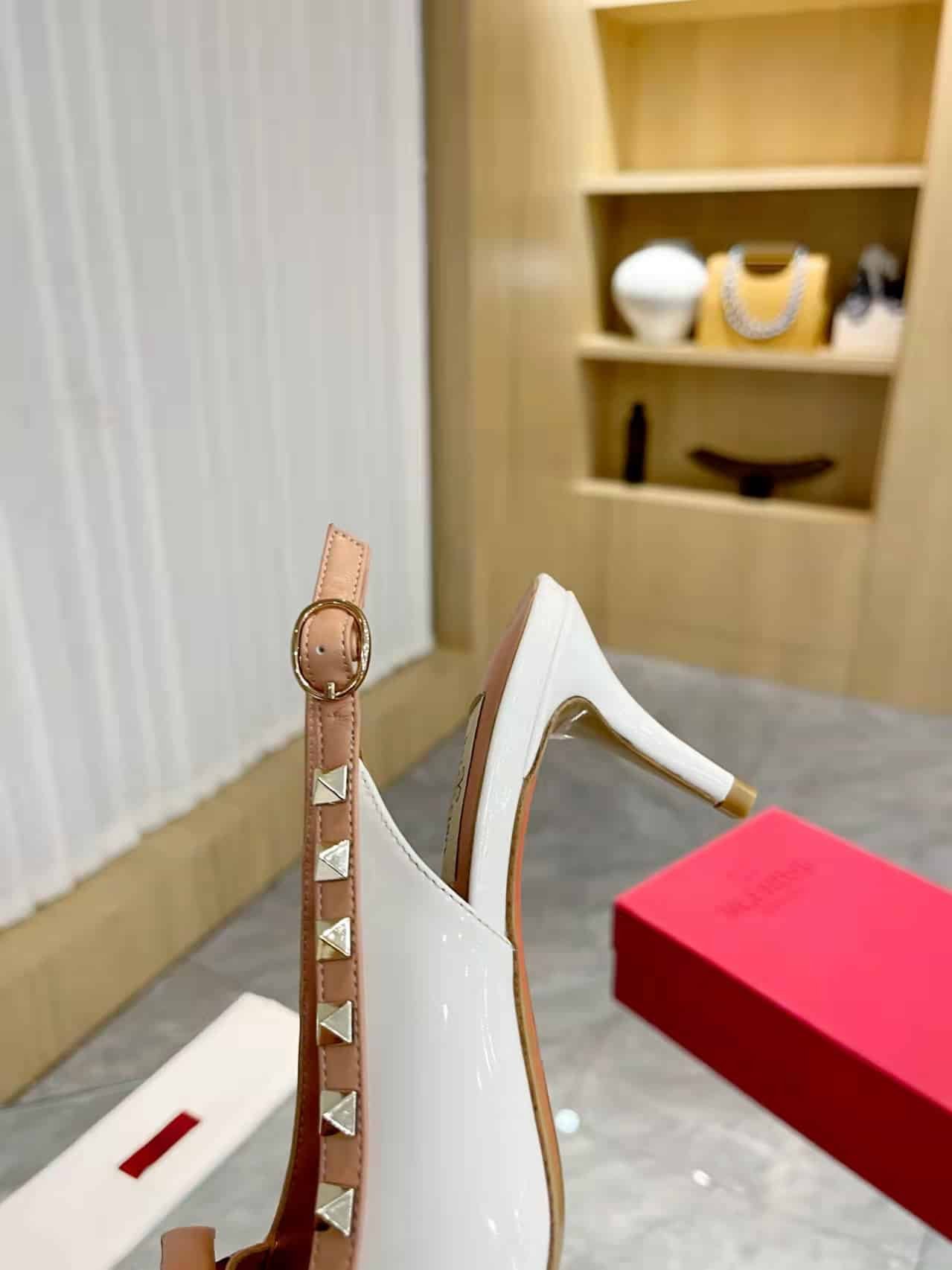 Va1e*ntin0 Rockstud Bow Slingback Pump In Patent Leather With Matching Studs White