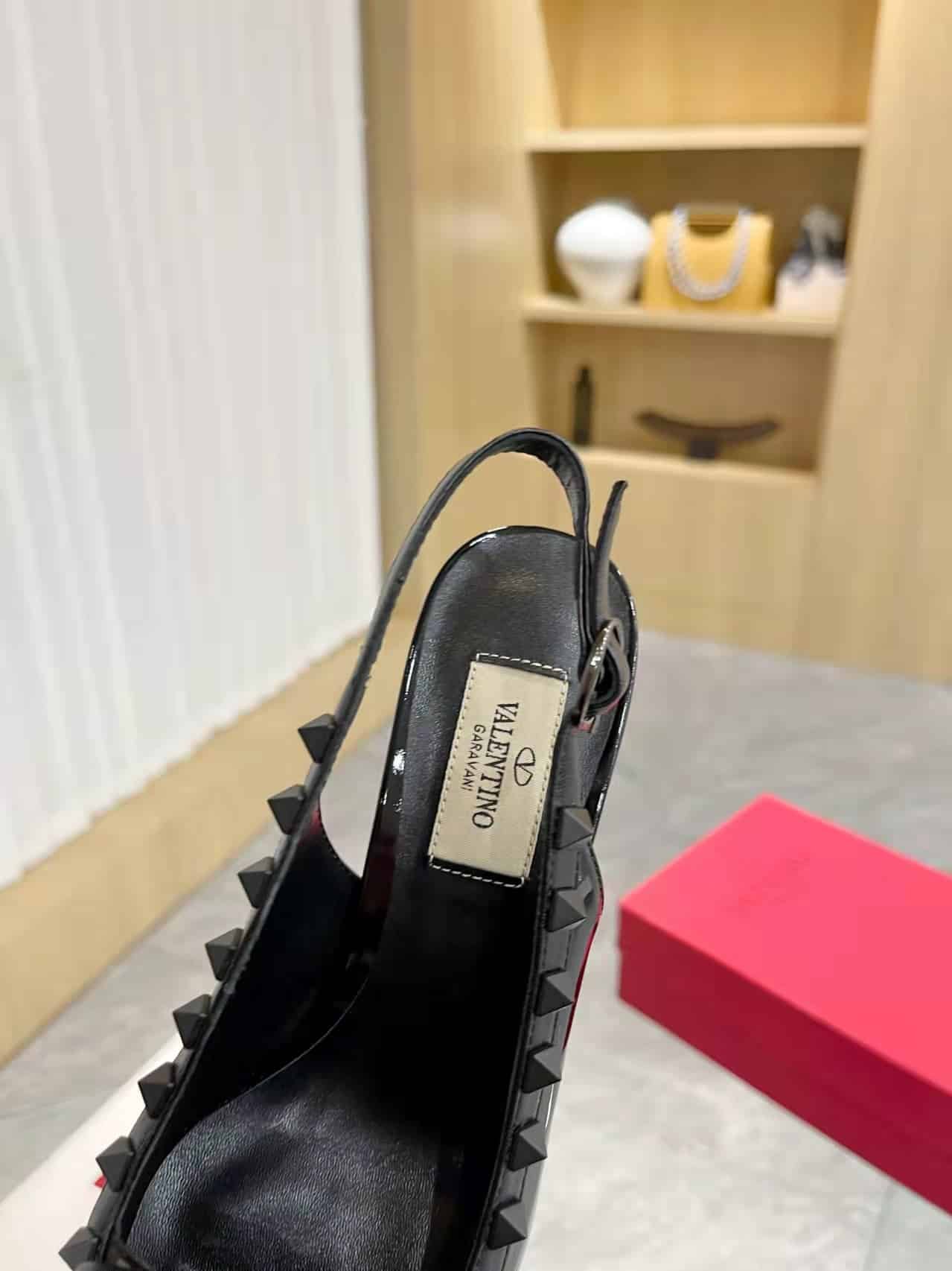 Va1e*ntin0 Rockstud Bow Slingback Pump In Patent Leather With Matching Studs Black 4W2S0Ib8Ixh 0No