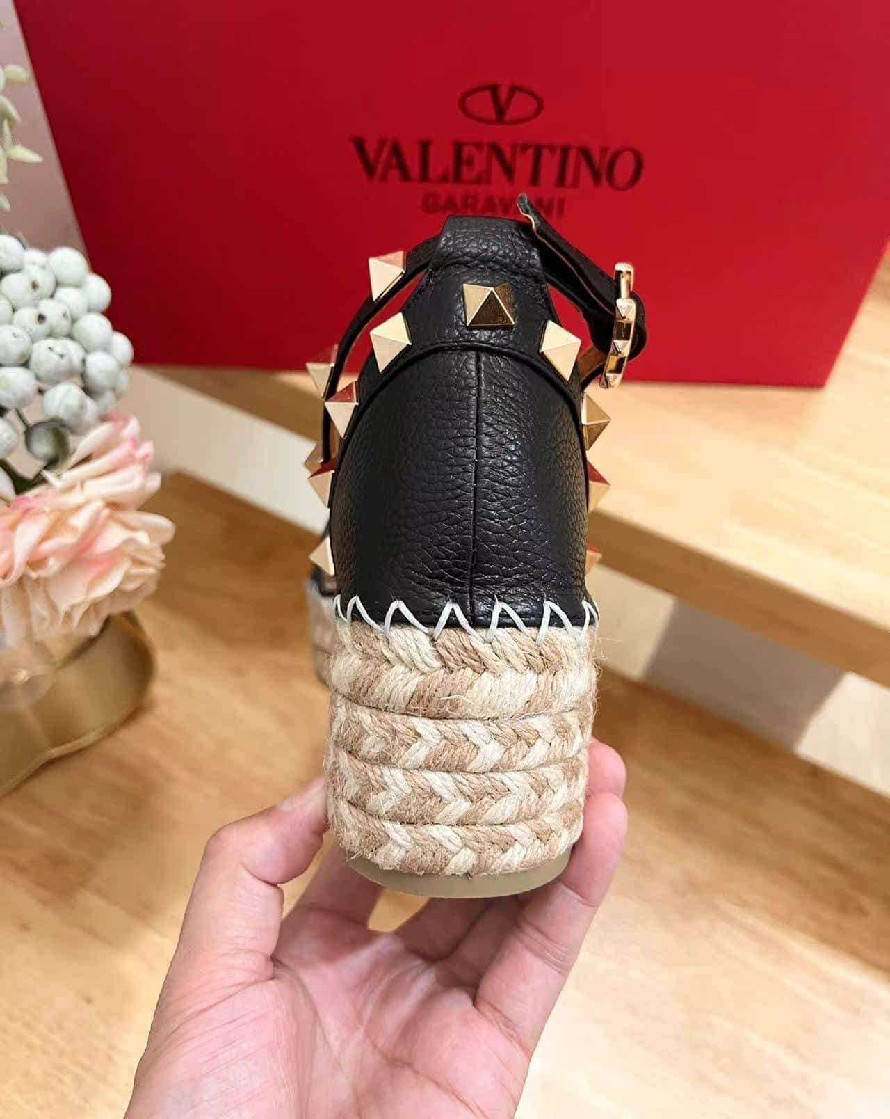 Va1e*ntin0 Garavani Rockstud Calfskin Flatform Espadrille Sandals