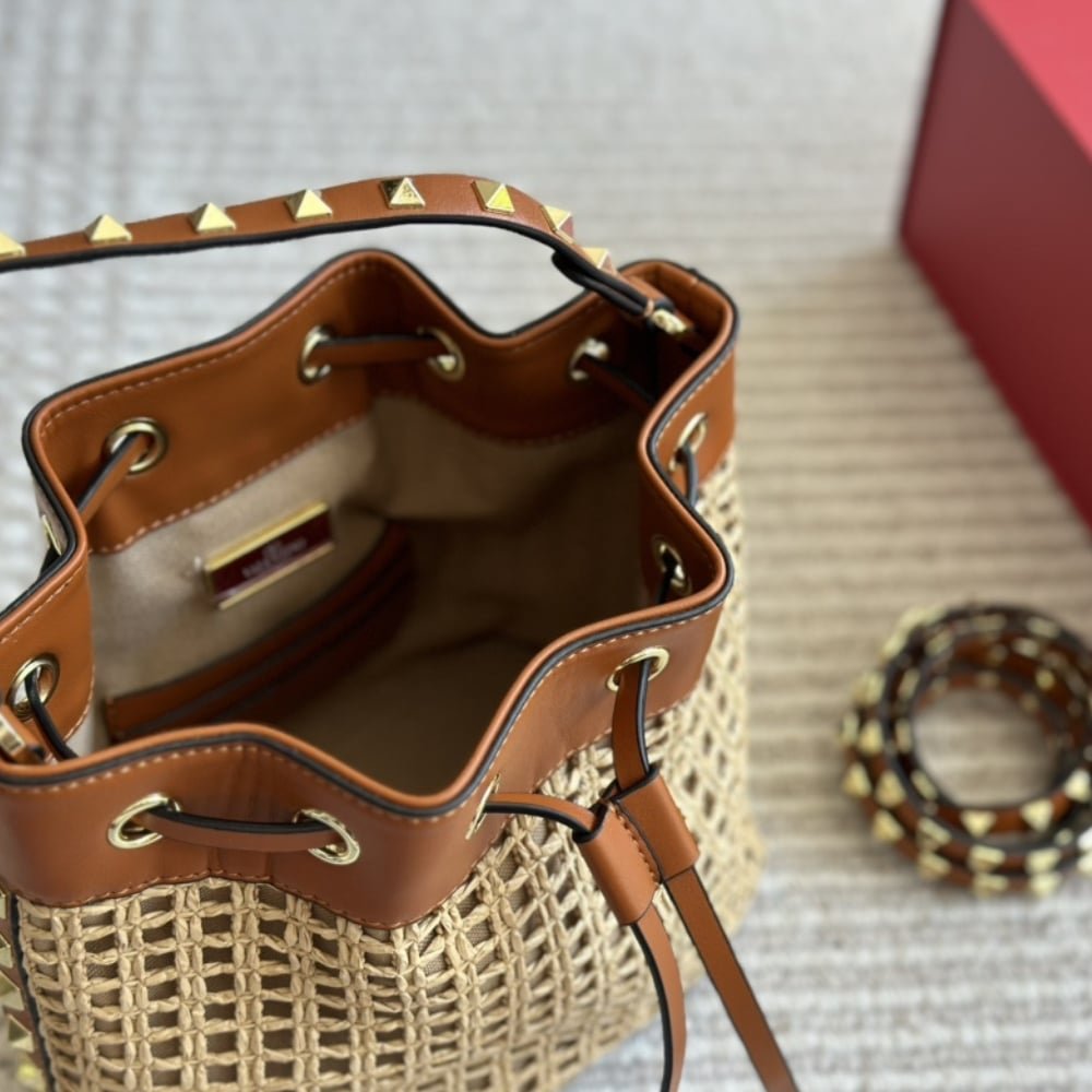 Va1e*ntin0 Rockstud Woven Bucket Bag Brown 19Cm