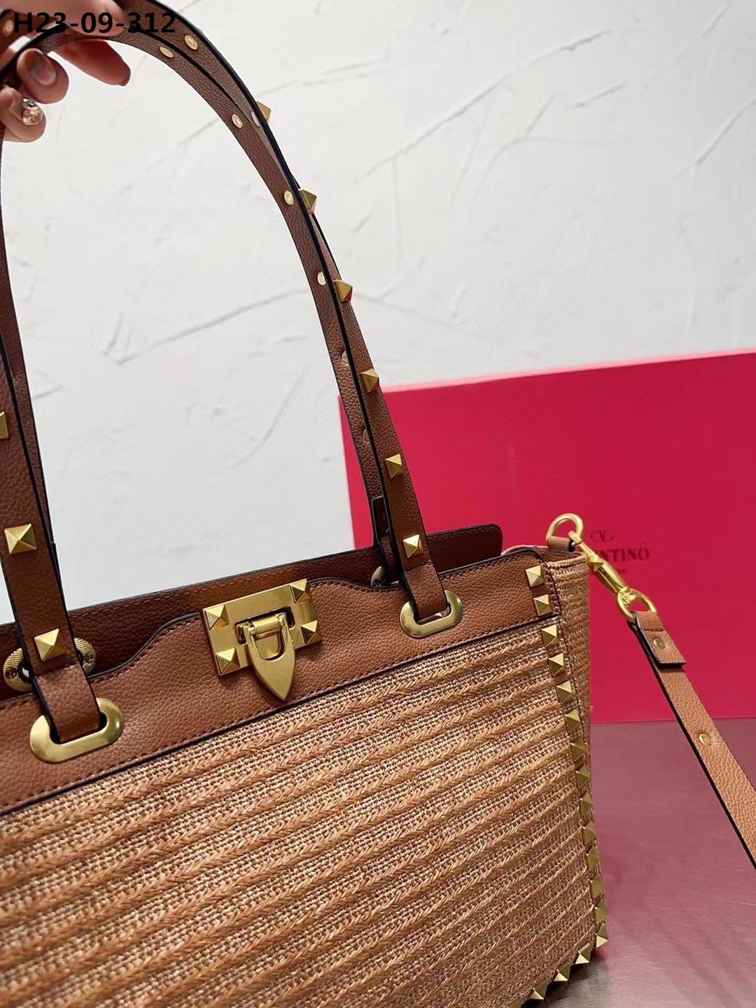 Va1e*ntin0 Rockstud Tote Bag Brown 28Cm
