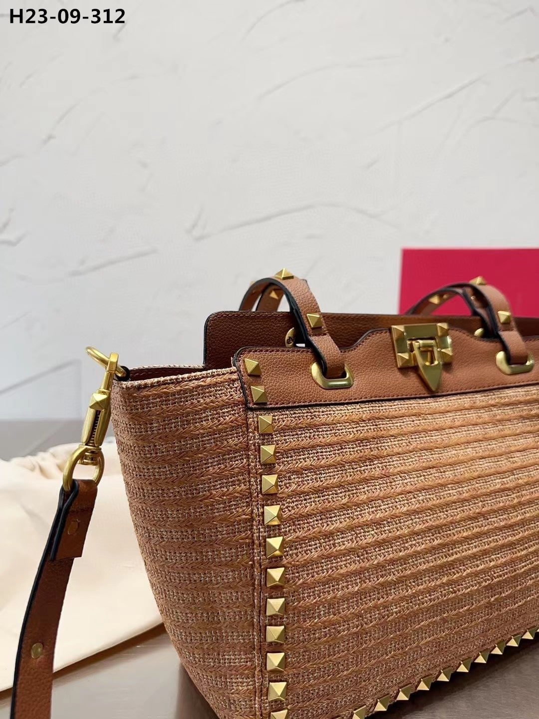 Va1e*ntin0 Rockstud Tote Bag Brown 28Cm