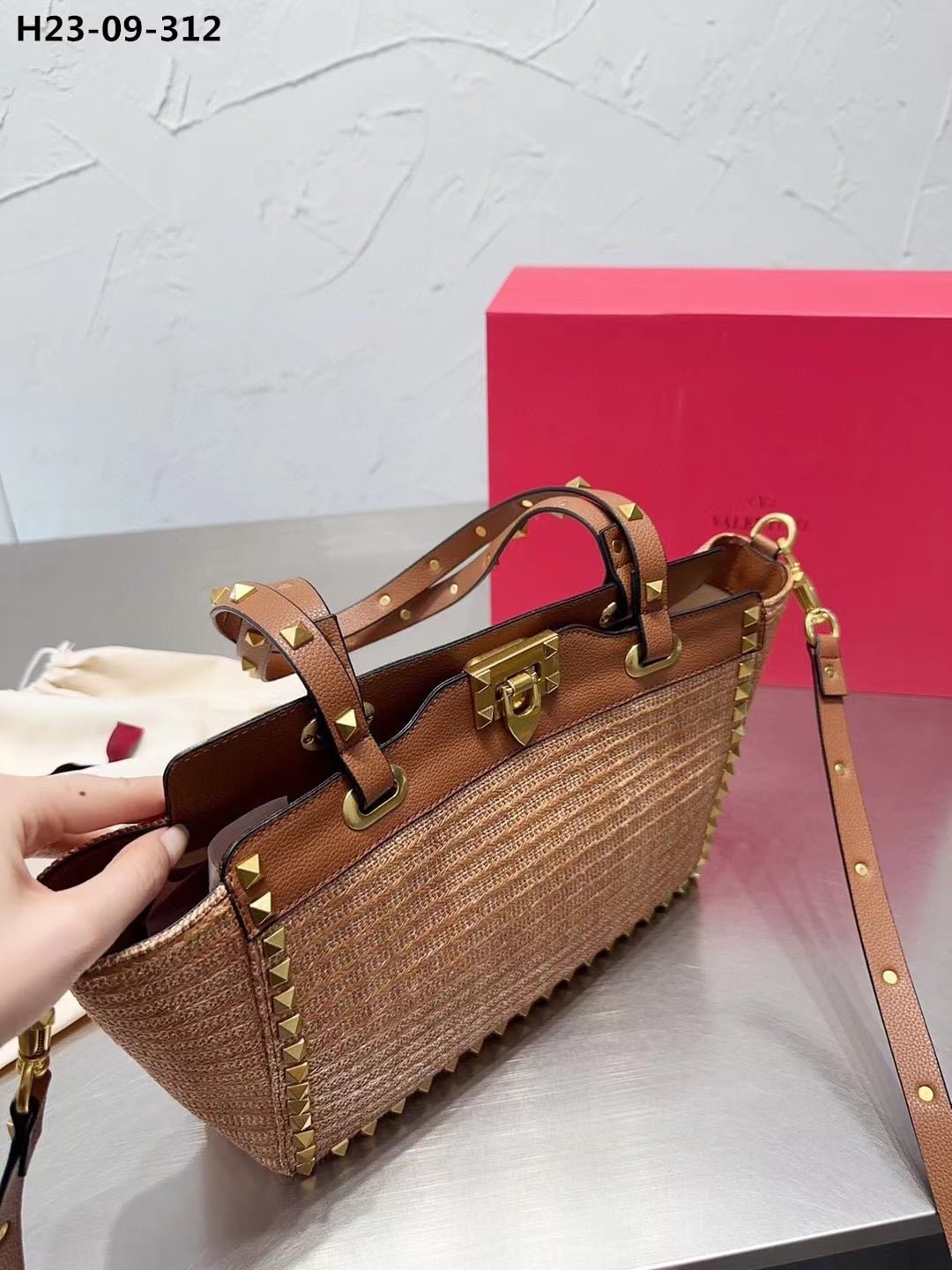 Va1e*ntin0 Rockstud Tote Bag Brown 28Cm