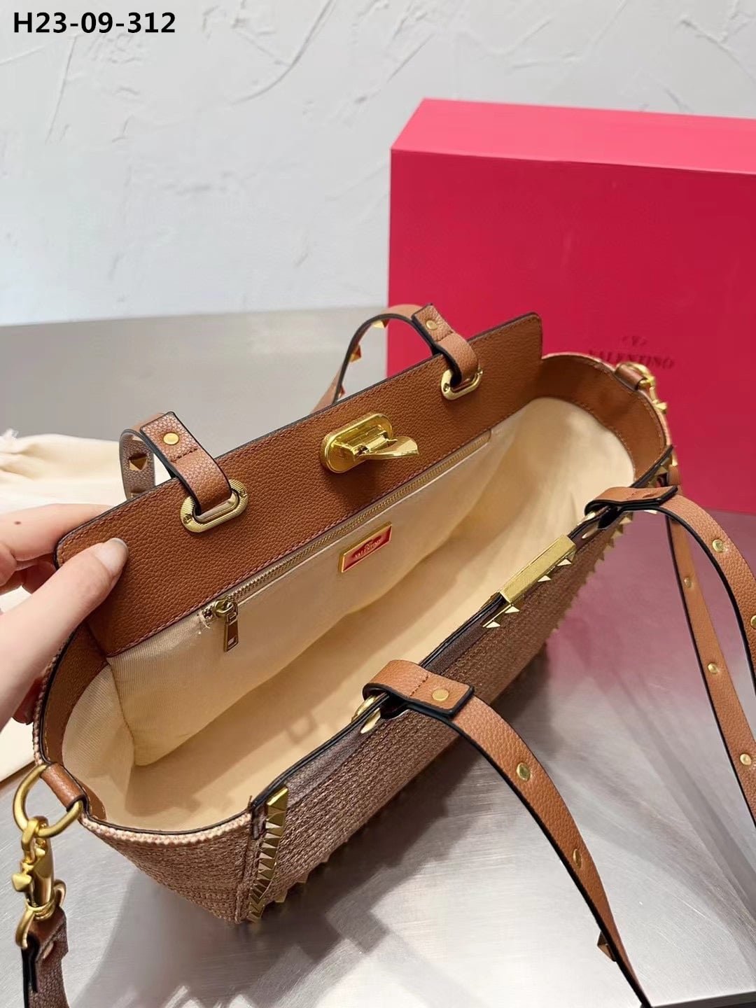 Va1e*ntin0 Rockstud Tote Bag Brown 28Cm