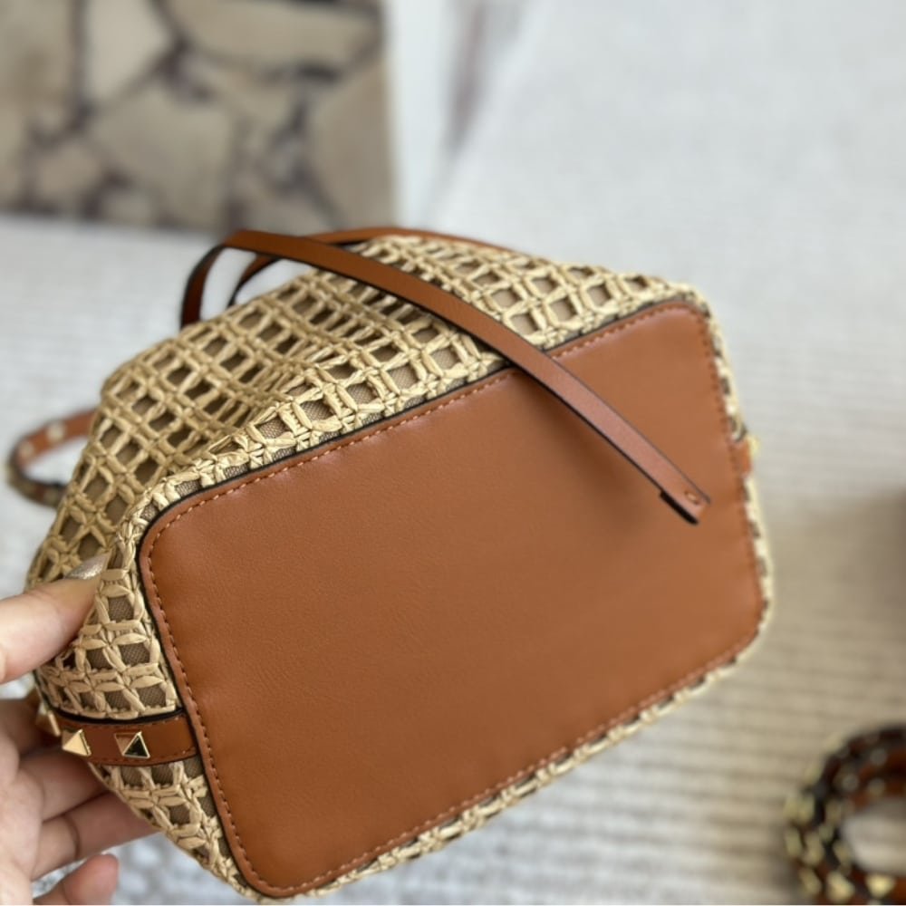 Va1e*ntin0 Rockstud Woven Bucket Bag Brown 19Cm